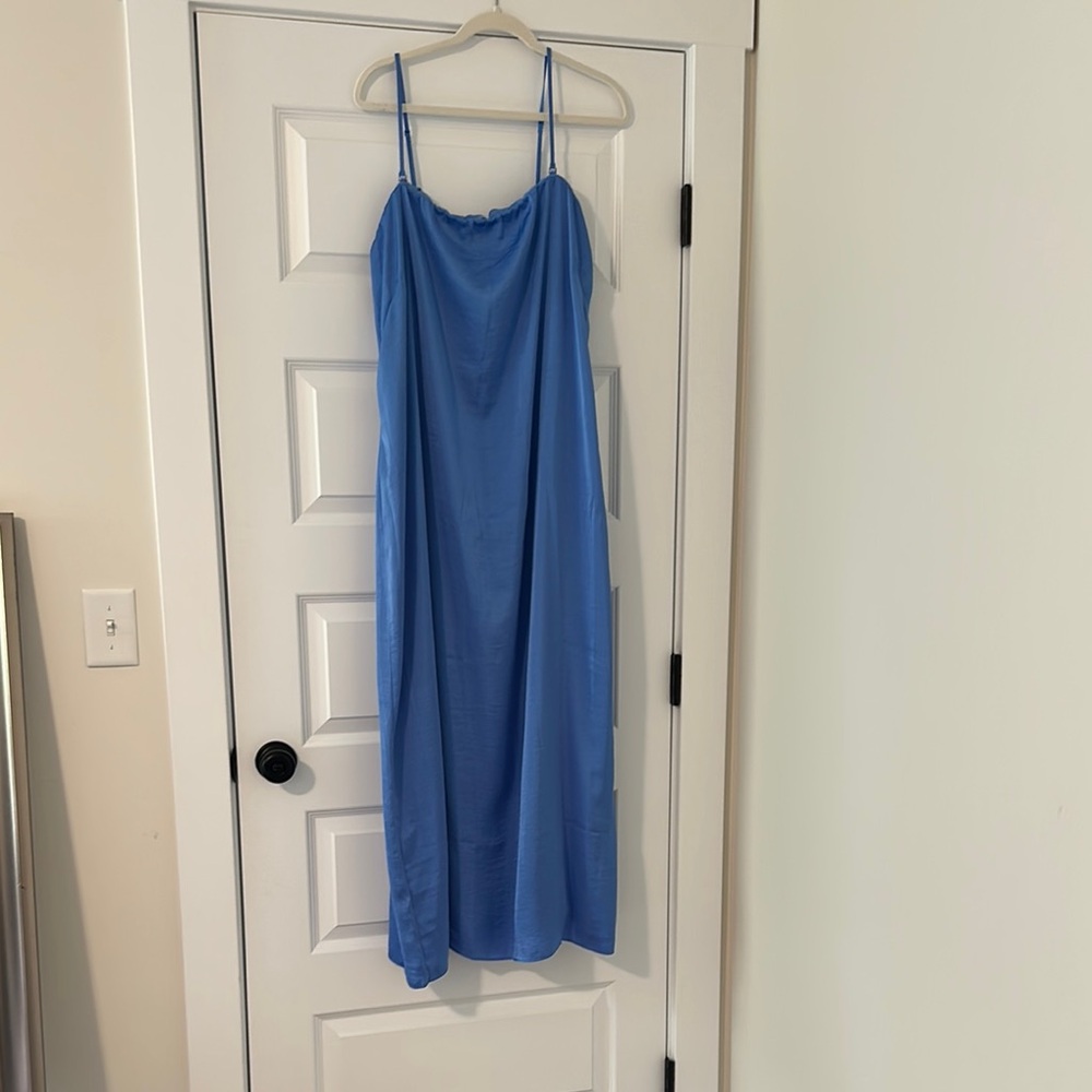 A&F Julia Strapless Slip Satin Maxi - dutch blue